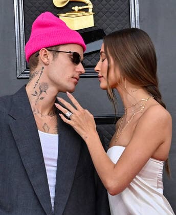 Justin Bieber and Hailey Bieber arrive for the 64th annual Grammy Awards at the MGM Grand Garden Arena in Las Vegas, Nevada on Sunday, April 3, 2022.  LAV20220403672 JIMxRUYMEN