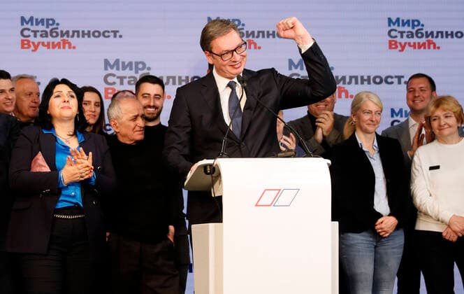 Bilder des Jahres 2022, News 04 April News Themen der Woche KW13 News Bilder des Tages (220403) -- BELGRADE, April 3, 2022 -- Serbian President Aleksandar Vucic (Front) attends a press conference at the Serbian Progressive Party (SNS) headquarters in Belgrade, Serbia, on April 3, 2022. Vucic declared his convincing victory on Sunday in the first round of the presidential elections, securing another five-year term. (Photo by Xinhua) SERBIA-BELGRADE-ELECTIONS-VUCIC-VICTORY-DECLARATION PredragxMilosavljevic 