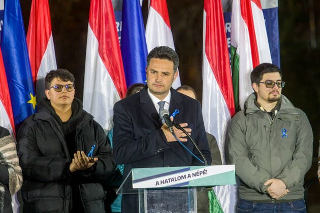 News Themen der Woche KW13 News Bilder des Tages (220404) -- BUDAPEST, April 4, 2022 -- Peter Marki-Zay (C), leader of the opposition alliance, delivers his speech at a rally in Budapest, Hungary on April 3, 2022. Hungarian Prime Minister Viktor Orban s ruling Fidesz-KDNP coalition has won Sunday s parliamentary elections, according to the preliminary results from the National Election Office. (Photo by Xinhua) HUNGARY-BUDAPEST-PARLIAMENTARY ELECTIONS-RESULTS MartonxCsanadi 