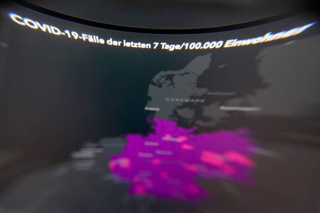 RKI dashboard, 7 day incidence is now 1424.6 7 day incidence, RKI dashboard on a monitor on 04 04 2022 in Siegen Germany.