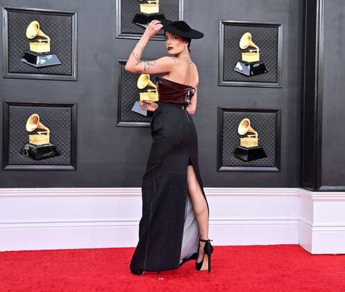 Halsey arrives for the 64th annual Grammy Awards at the MGM Grand Garden Arena in Las Vegas, Nevada on Sunday, April 3, 2022.  LAV20220403777 JIMxRUYMEN
