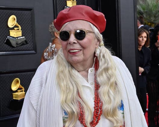 Joni Mitchell arrives for the 64th annual Grammy Awards at the MGM Grand Garden Arena in Las Vegas, Nevada on Sunday, April 3, 2022.  LAV20220403893 JIMxRUYMEN