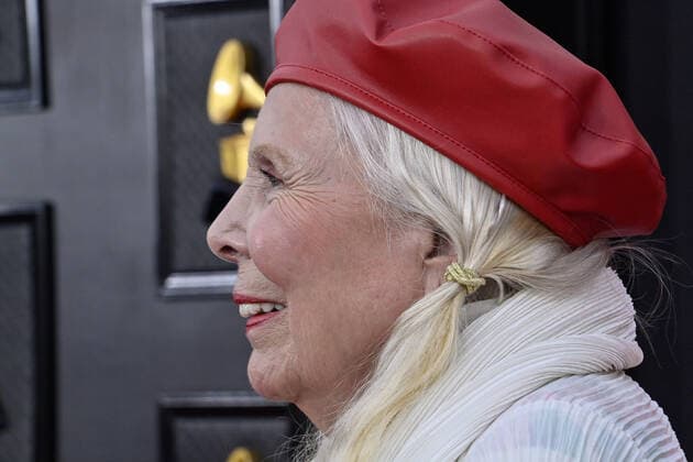 Joni Mitchell arrives for the 64th annual Grammy Awards at the MGM Grand Garden Arena in Las Vegas, Nevada on Sunday, April 3, 2022.  LAV20220403914 JIMxRUYMEN