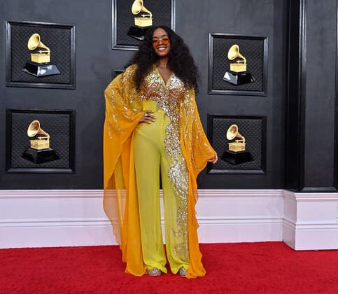 H.E.R. arrives for the 64th annual Grammy Awards at the MGM Grand Garden Arena in Las Vegas, Nevada on Sunday, April 3, 2022.  LAV20220403832 JIMxRUYMEN