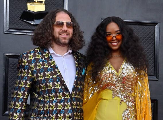 H.E.R. (R) arrives for the 64th annual Grammy Awards at the MGM Grand Garden Arena in Las Vegas, Nevada on Sunday, April 3, 2022.  LAV20220403835 JIMxRUYMEN