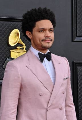Trevor Noah arrives for the 64th annual Grammy Awards at the MGM Grand Garden Arena in Las Vegas, Nevada on Sunday, April 3, 2022.  LAV20220403860 JIMxRUYMEN