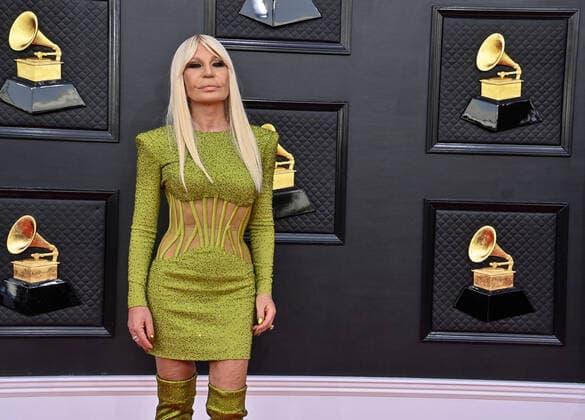 Donatella Versace arrives for the 64th annual Grammy Awards at the MGM Grand Garden Arena in Las Vegas, Nevada on Sunday, April 3, 2022.  LAV20220403798 JIMxRUYMEN