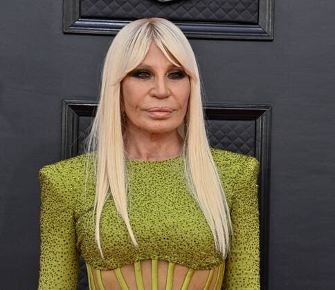 Donatella Versace arrives for the 64th annual Grammy Awards at the MGM Grand Garden Arena in Las Vegas, Nevada on Sunday, April 3, 2022.  LAV20220403799 JIMxRUYMEN