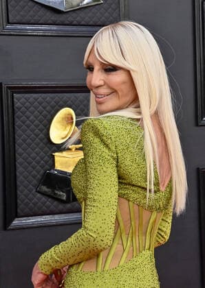 Donatella Versace arrives for the 64th annual Grammy Awards at the MGM Grand Garden Arena in Las Vegas, Nevada on Sunday, April 3, 2022.  LAV20220403803 JIMxRUYMEN