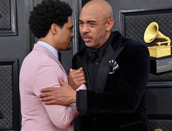 Trevor Noah and Harvey Mason jr. arrive for the 64th annual Grammy Awards at the MGM Grand Garden Arena in Las Vegas, Nevada on Sunday, April 3, 2022.  LAV20220403865 JIMxRUYMEN