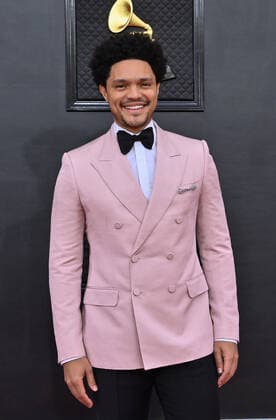Trevor Noah arrives for the 64th annual Grammy Awards at the MGM Grand Garden Arena in Las Vegas, Nevada on Sunday, April 3, 2022.  LAV20220403854 JIMxRUYMEN