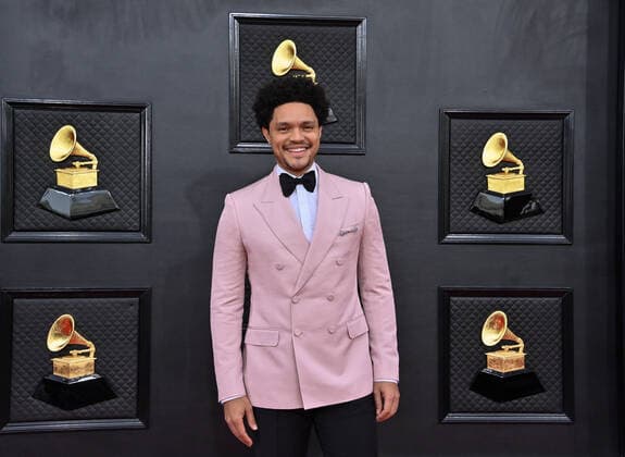 Trevor Noah arrives for the 64th annual Grammy Awards at the MGM Grand Garden Arena in Las Vegas, Nevada on Sunday, April 3, 2022.  LAV20220403855 JIMxRUYMEN