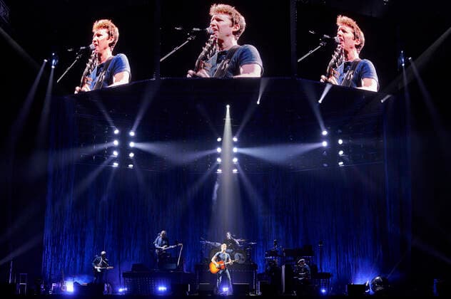 James Blunt live at a concert of his The Stars Beneath My Feet Tour at ZAG Arena, Hannover, 03 04 2022 Foto:xU.xStammx xFuturexImage