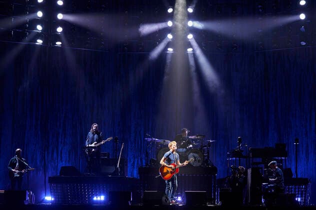 James Blunt live at a concert of his The Stars Beneath My Feet Tour at ZAG Arena, Hannover, 03 04 2022 Foto:xU.xStammx xFuturexImage