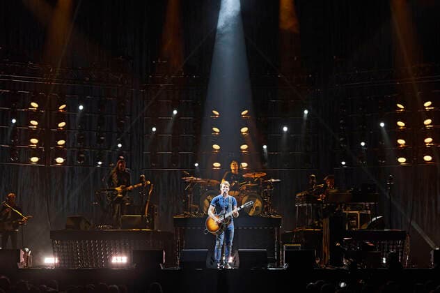 James Blunt live at a concert of his The Stars Beneath My Feet Tour at ZAG Arena, Hannover, 03 04 2022 Foto:xU.xStammx xFuturexImage