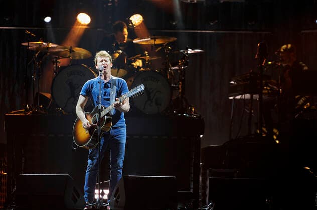 James Blunt live at a concert of his The Stars Beneath My Feet Tour at ZAG Arena, Hannover, 03 04 2022 Foto:xU.xStammx xFuturexImage