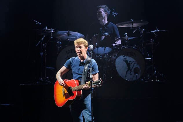 James Blunt live at a concert of his The Stars Beneath My Feet Tour at ZAG Arena, Hannover, 03 04 2022 Foto:xU.xStammx xFuturexImage