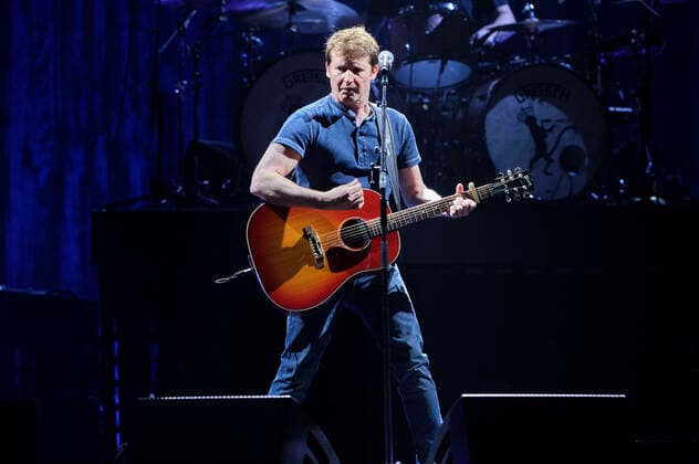James Blunt live at a concert of his The Stars Beneath My Feet Tour at ZAG Arena, Hannover, 03 04 2022 Foto:xU.xStammx xFuturexImage