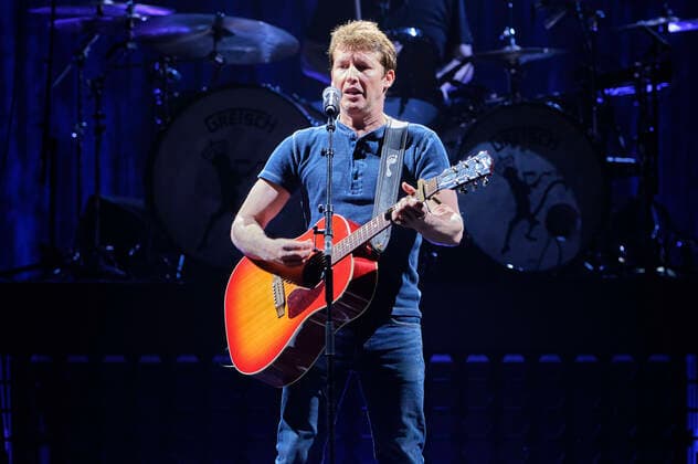 James Blunt live at a concert of his The Stars Beneath My Feet Tour at ZAG Arena, Hannover, 03 04 2022 Foto:xU.xStammx xFuturexImage