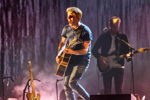 James Blunt live at a concert of his The Stars Beneath My Feet Tour at ZAG Arena, Hannover, 03 04 2022 Foto:xU.xStammx xFuturexImage