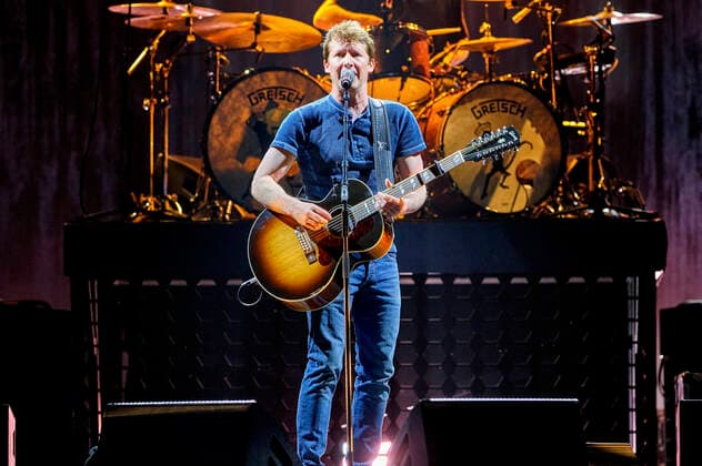 James Blunt live at a concert of his The Stars Beneath My Feet Tour at ZAG Arena, Hannover, 03 04 2022 Foto:xU.xStammx xFuturexImage