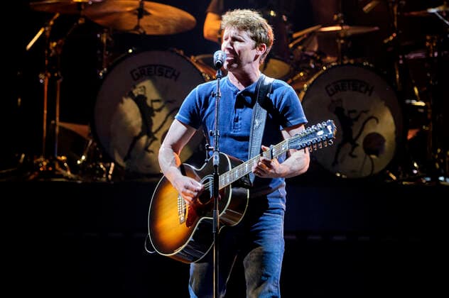 James Blunt live at a concert of his The Stars Beneath My Feet Tour at ZAG Arena, Hannover, 03 04 2022 Foto:xU.xStammx xFuturexImage