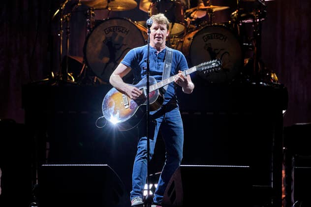 James Blunt live at a concert of his The Stars Beneath My Feet Tour at ZAG Arena, Hannover, 03 04 2022 Foto:xU.xStammx xFuturexImage