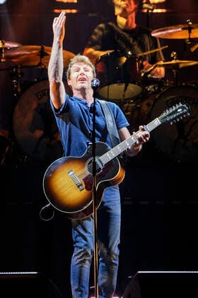 James Blunt live at a concert of his The Stars Beneath My Feet Tour at ZAG Arena, Hannover, 03 04 2022 Foto:xU.xStammx xFuturexImage