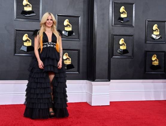 Avril Lavigne arrives for the 64th annual Grammy Awards at the MGM Grand Garden Arena in Las Vegas, Nevada on Sunday, April 3, 2022.  LAV202204031016 JIMxRUYMEN