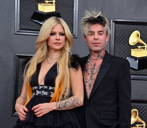 Avril Lavigne and Mod Sun arrive for the 64th annual Grammy Awards at the MGM Grand Garden Arena in Las Vegas, Nevada on Sunday, April 3, 2022.  LAV202204031004 JIMxRUYMEN