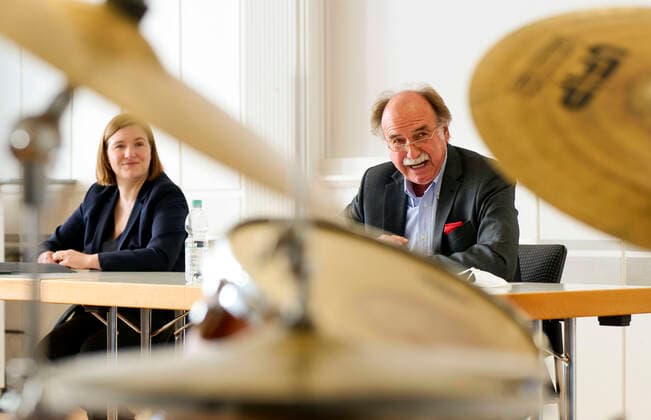 Press conference of the Rhineland-Palatinate Music Council on the instrument of the year 2022, The drumset as instrument of the year 2022 presented Minister of Culture Katharina Binz and President of the LMR Rhineland-Palatinate Peter Stieber 04 04 22