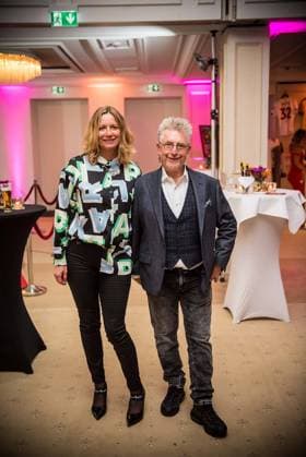 02.04.2022 xesx Neu-Isenburg, Kempinski-Hotel in Gravenbruch - Modenschau Fashion- & Charity-Gala Kleider machen Leute - Schauspieler Martin Semmelrogge und seine Regine Prause emspor, DFL regulations prohibit any use of photographs as image sequences and or quasi-video *** 02 04 2022 xesx Neu Isenburg, Kempinski Hotel in Gravenbruch fashion show fashion charity gala Kleider machen Leute actor Martin Semmelrogge and his Regine Prause emspor, DFL regulations prohibit any use of photographs as image sequences and or quasi video HP