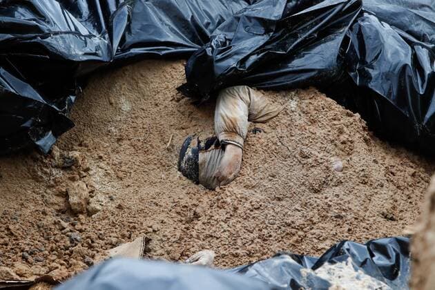 April 4, 2022, Bucha, Bucha, Ukraine: Dozens of corpses of Ukrainians are buried in a mass grave behind a church in Bucha, a town recently recaptured by the Ukrainian forces, as the Russian are said to have killed hundreds of civilians in the town. There have been International accusations of Russia committing war crimes since the beginning of the invasion of Ukraine. Bucha Ukraine - ZUMAs313 20220404_zip_s313_001 Copyright: xDanielxCengxShou-Yix