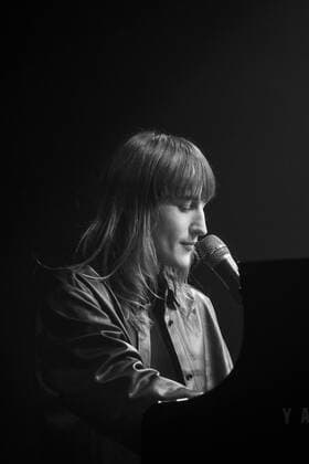 Juliette Armanet Konzert in Lyon Juliette Armanet en concert Ã Lyon le 04 04 22. CELEBRITES : Concert de Juliette Armanet - Lyon - 04 04 2022 SandrineThesillat Panoramic 
