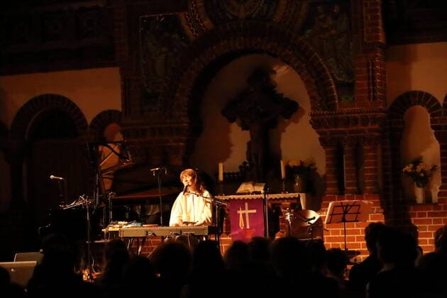 Tara Nome Doyle at a concert supporting Federico Albanese at the Passionskirche in Berlin, 5 April 2022 Tara Nome Doyle concert Berlin