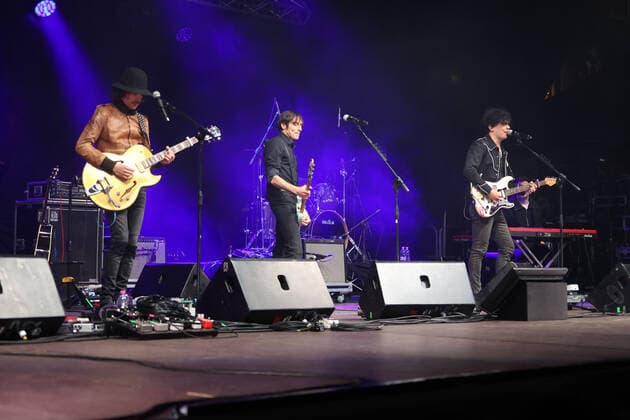The Zen Circus durante il Concerto benefico Tocca a noi, Musica per la pace per raccogliere fondi a sostegno dell attivita di Save the children in Ucraina in piazza Maggiore - Bologna, 5 Aprile 2022 - foto Michele Nucci  Copyright: xMichelexNuccix xipa-agency.netx xx