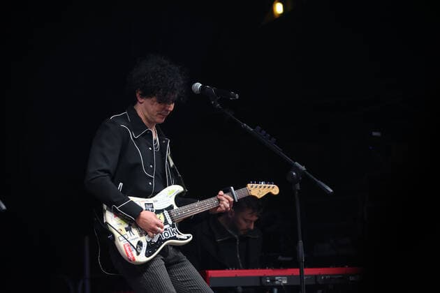 The Zen Circus durante il Concerto benefico Tocca a noi, Musica per la pace per raccogliere fondi a sostegno dell attivita di Save the children in Ucraina in piazza Maggiore - Bologna, 5 Aprile 2022 - foto Michele Nucci  Copyright: xMichelexNuccix xipa-agency.netx xx