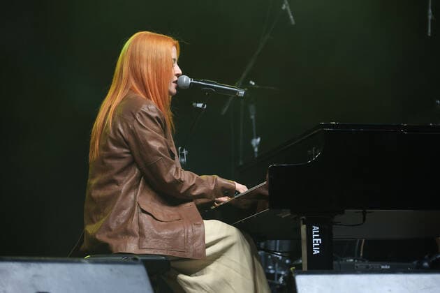 Noemi durante il Concerto benefico Tocca a noi, Musica per la pace per raccogliere fondi a sostegno dell attivita di Save the children in Ucraina in piazza Maggiore - Bologna, 5 Aprile 2022 - foto Michele Nucci  Copyright: xMichelexNuccix xipa-agency.netx xx