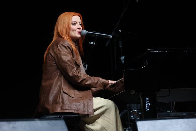 Noemi durante il Concerto benefico Tocca a noi, Musica per la pace per raccogliere fondi a sostegno dell attivita di Save the children in Ucraina in piazza Maggiore - Bologna, 5 Aprile 2022 - foto Michele Nucci  Copyright: xMichelexNuccix xipa-agency.netx xx
