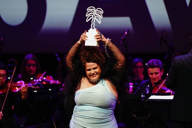 Cannes International Series Festival, Canneseries, Preisverleihung Maya Landsmann recoit le prix de la meilleure interpretation pour la serie The Lesson CELEBRITES : Canneseries - Remise des prix - Cannes - 06 04 2022 NorbertScanella Panoramic 