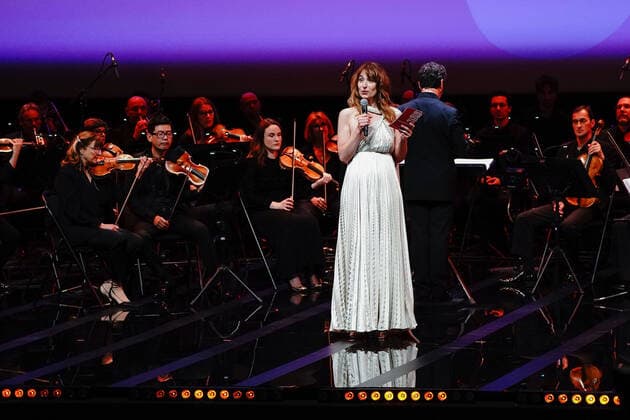 Cannes International Series Festival, Canneseries, Preisverleihung Fanny Herrero (presidente du jury) CELEBRITES : Canneseries - Remise des prix - Cannes - 06 04 2022 NorbertScanella Panoramic 