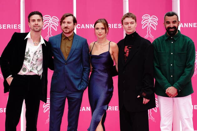 Cannes International Series Festival, Canneseries, Preisverleihung Aime Claeys - Wouter Bouvijn - Mona Mina Leon - Tijmen Govaerts CELEBRITES : Canneseries - Pink Carpet de la ceremonie de cloture - 06 04 2022 NorbertScanella Panoramic 