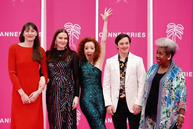 Cannes International Series Festival, Canneseries, Preisverleihung Lily Davis - Stef Smith - Ana Maria Belo - Chris Bunton - Margaret Pittas CELEBRITES : Canneseries - Pink Carpet de la ceremonie de cloture - 06 04 2022 NorbertScanella Panoramic 