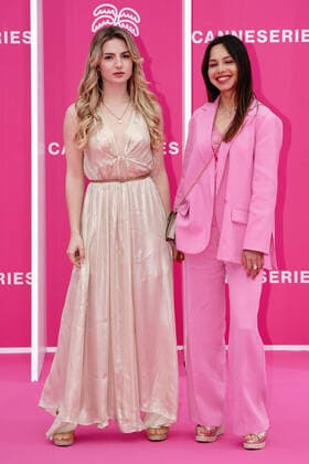 Cannes International Series Festival, Canneseries, Preisverleihung Celia Filoche - Elise Coumau CELEBRITES : Canneseries - Pink Carpet de la ceremonie de cloture - 06 04 2022 NorbertScanella Panoramic 