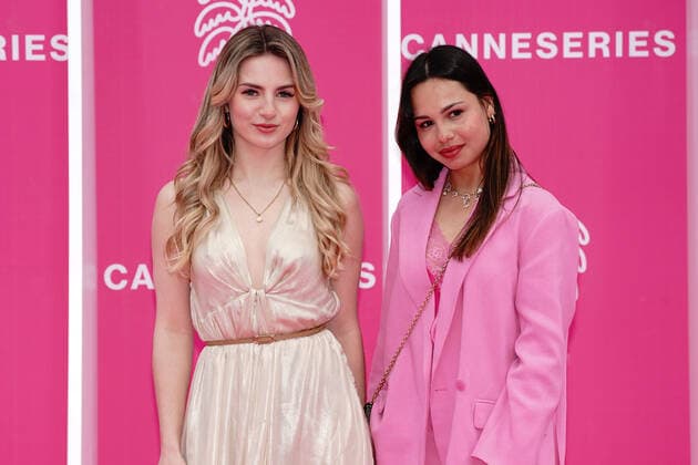 Cannes International Series Festival, Canneseries, Preisverleihung Celia Filoche - Elise Coumau CELEBRITES : Canneseries - Pink Carpet de la ceremonie de cloture - 06 04 2022 NorbertScanella Panoramic 