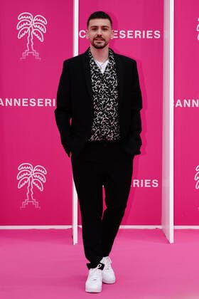 Cannes International Series Festival, Canneseries, Preisverleihung Jordan Rondelli CELEBRITES : Canneseries - Pink Carpet de la ceremonie de cloture - 06 04 2022 NorbertScanella Panoramic 