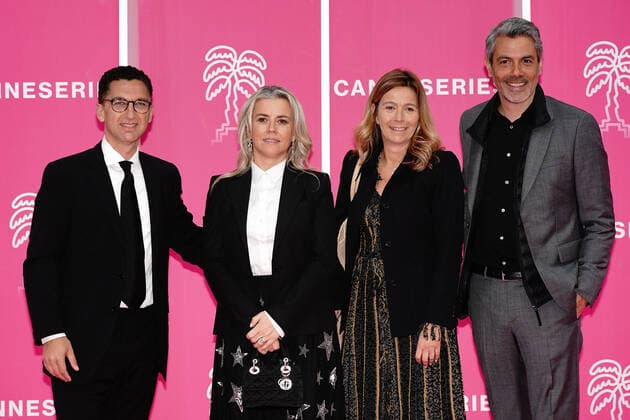 Cannes International Series Festival, Canneseries, Preisverleihung Maxime Saada - Sylvie Saada - guest - Jean Marc Juramie CELEBRITES : Canneseries - Pink Carpet de la ceremonie de cloture - 06 04 2022 NorbertScanella Panoramic 
