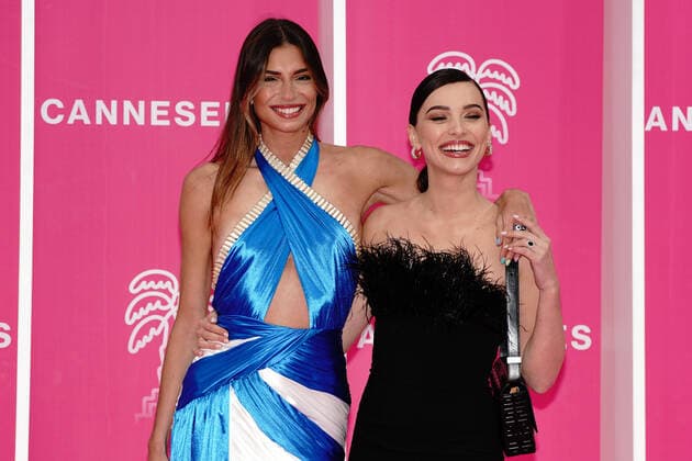 Cannes International Series Festival, Canneseries, Preisverleihung Julia Sidi Atman - Kleofina CELEBRITES : Canneseries - Pink Carpet de la ceremonie de cloture - 06 04 2022 NorbertScanella Panoramic 