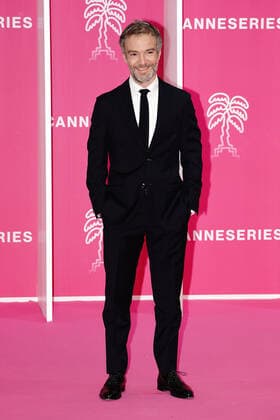 Cannes International Series Festival, Canneseries, Preisverleihung Jonathan Lambert CELEBRITES : Canneseries - Pink Carpet de la ceremonie de cloture - 06 04 2022 NorbertScanella Panoramic 