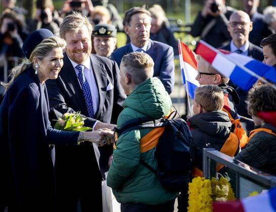 2022 04 07 10 58 51 LISSE King Willem Alexander and Queen Maxima visit football club FC Lisse during a regional visit to the Dune and Bulb Region in South Holland KOEN VAN WEEL netherlands out belgium out  Copyright: xx x446720216x originalFilename: 446720216.jpg